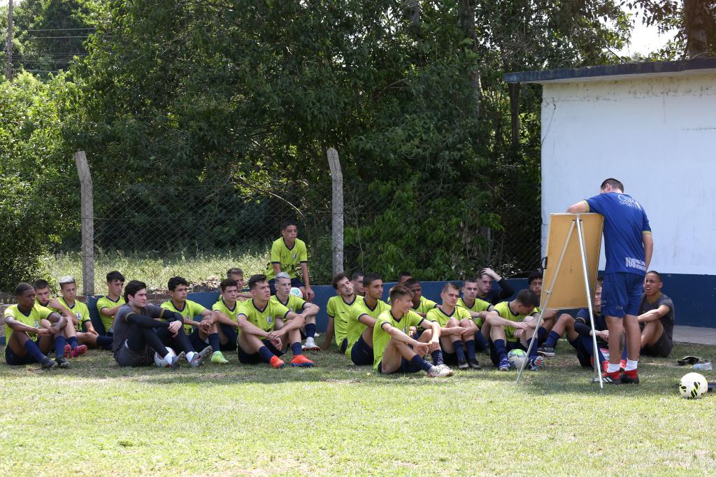 Teutônia - Treino da equipe Sub-17 no campo do Cruzeiro, em Teutônia (RS) - 18.02.2022