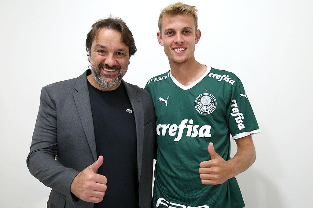 Teutônia - Zagueiro João Führ assina com Palmeiras por três temporadas Teutônia - Zagueiro João Führ assina com Palmeiras por três temporadas